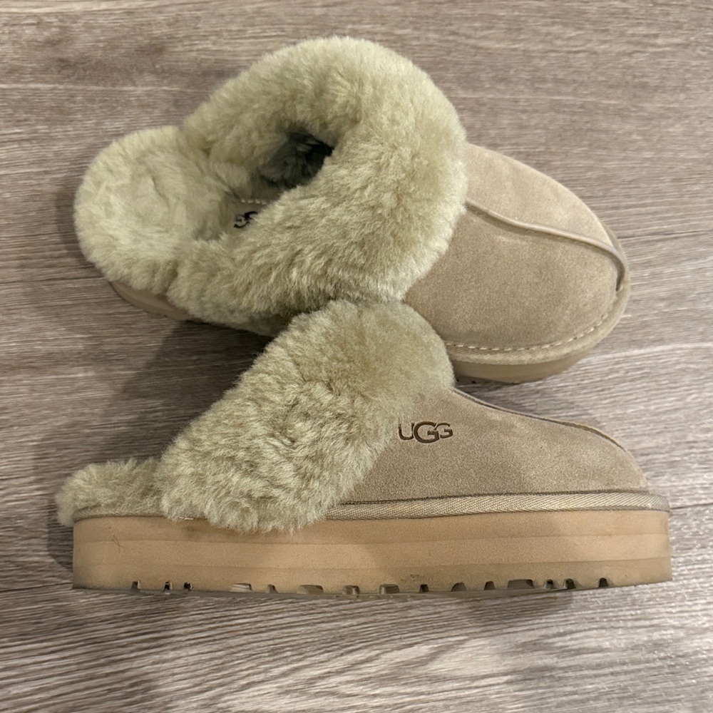 Cozy Tan UGG Fur-Lined Slippers - Picture 3 of 6